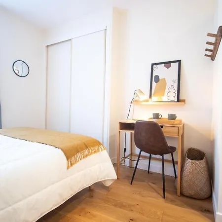 2 Pieces * Пуасси